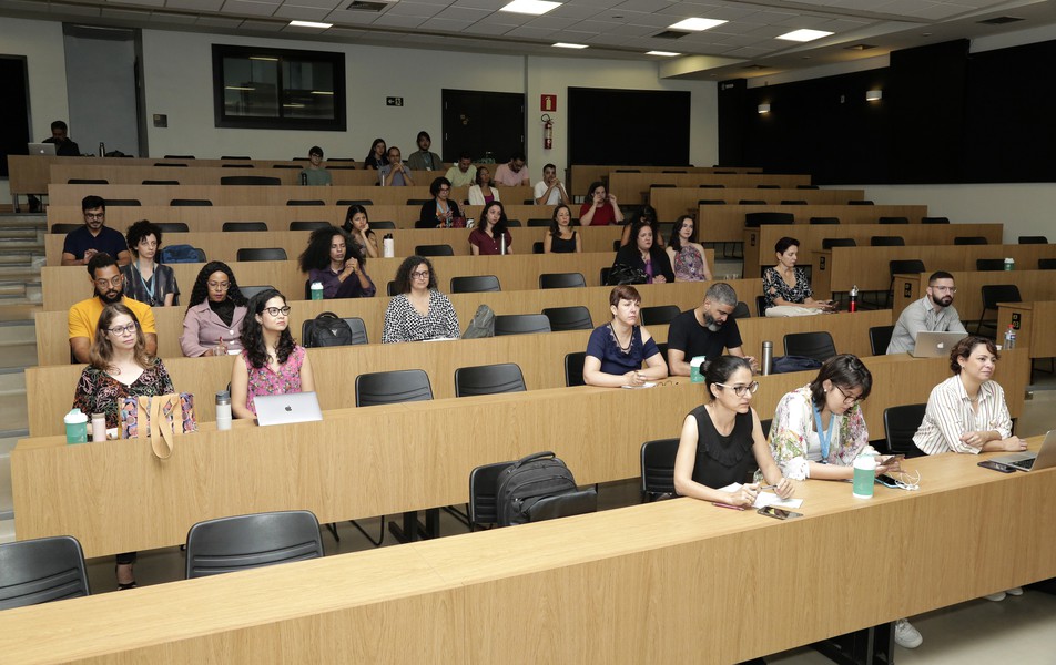 Participantes do colóquio, em atividade no CAD3