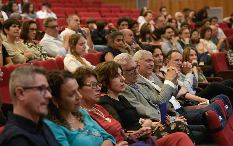Familiares, amigos e colegas de Universidade marcaram presença no evento em homenagem à trajetória de Maria José Salum