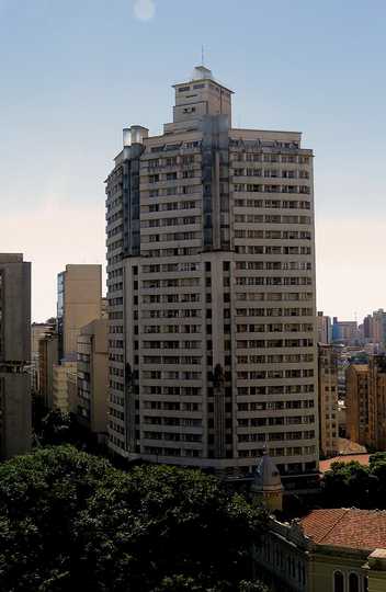 Foto: Neilton Domingues, CC BY-SA 4.0 <https://creativecommons.org/licenses/by-sa/4.0>, via Wikimedia Commons Edifício Acaiaca é tema do podcast 'Contornos: as colunas da cidade'